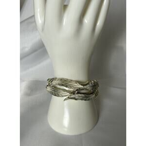 Lovely Vtg Gold Tone Leaf Clamper Bracelet. Fits 6 1/4 Wrist
